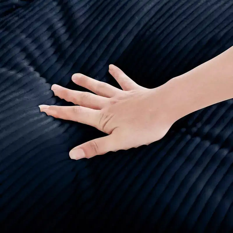 Divano: Divano profondo in velluto a coste beige per un living moderno
