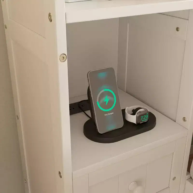 Letto a piattaforma in legno di pino a grandezza naturale con comodini e mobile libreria