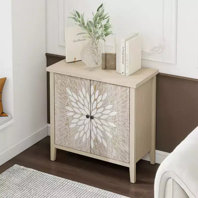 Credenza moderna, credenza con quattro ante con motivi intagliati, mobile contenitore per cucina, sala da pranzo, ingresso