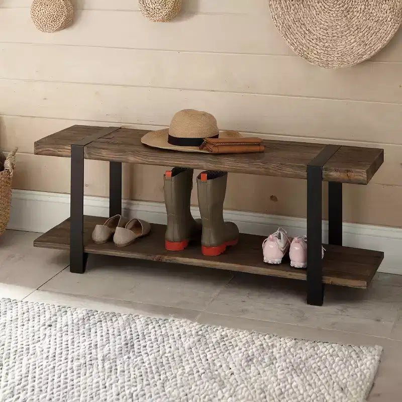 Panca da ingresso in legno massello da 48 pollici con ripiano, finitura rustica naturale con gambe in metallo nero e cinghie decorative