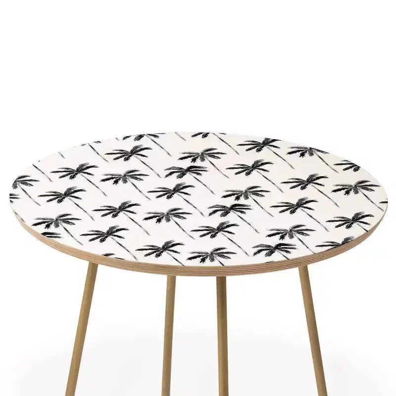 Tavolino Rotondo Round Little Arrow Design Co con Palma ad Acquerello in Nero - Deny Designs